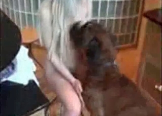 Filthy doggy pounds a dirty babe
