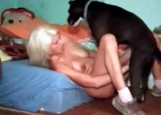 Bleached mommy fucked by a dog